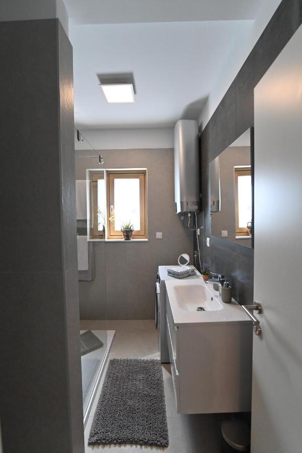Sea View Deluxe Apartment Rijeka Luaran gambar