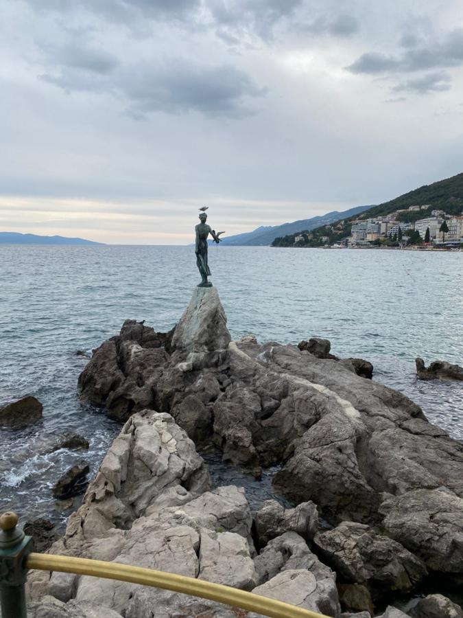 Sea View Deluxe Apartment Rijeka Luaran gambar